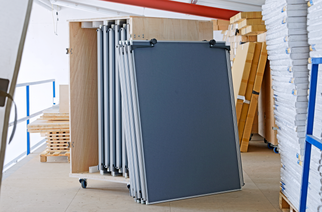 Pinnwand mieten Box Transport